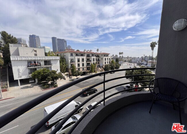 Building Photo - 1617 S Beverly Glen Blvd