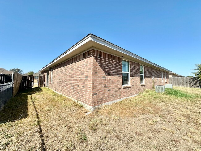 Building Photo - 6300 Temora Loop