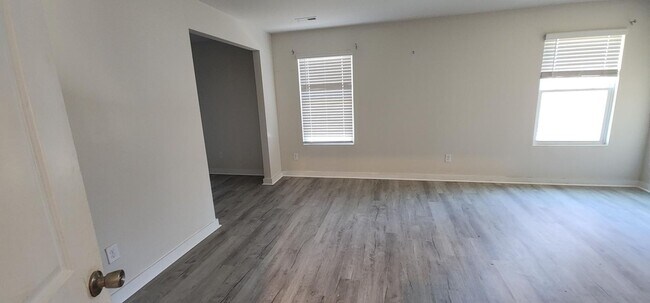 Building Photo - Spacious 4BR House in Charlotte