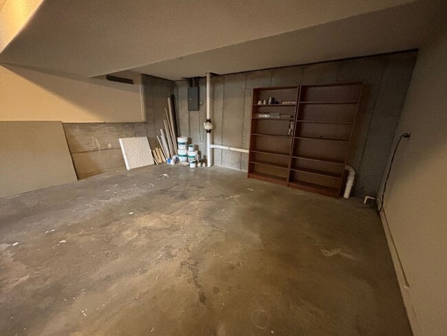 Building Photo - 3423 Woods Dr