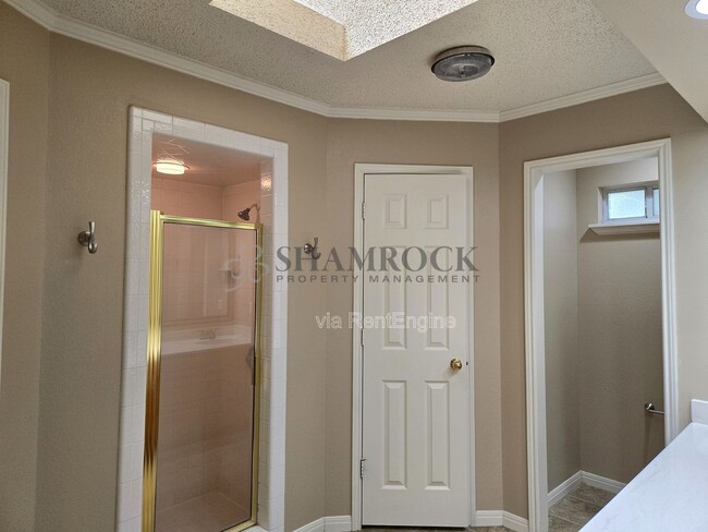 Building Photo - 260 Cross Country Dr