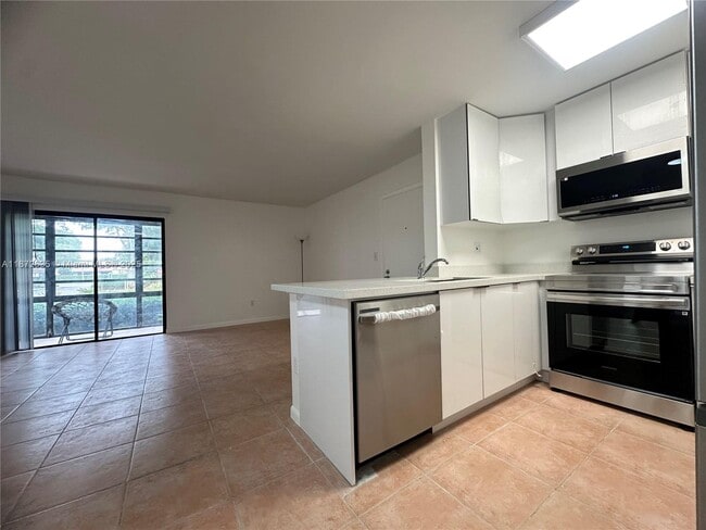 Building Photo - 9701 Hammocks Blvd