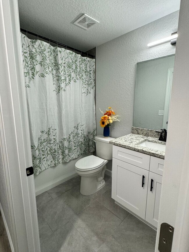 Building Photo - Beautiful 3BR/2BA/2 Car Garage Home!