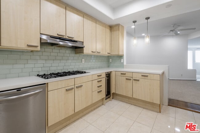 Building Photo - 15425 Antioch St