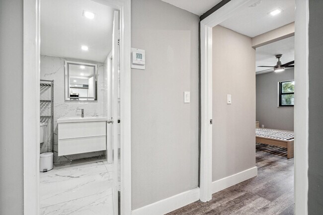 Building Photo - 1000 River Reach Dr