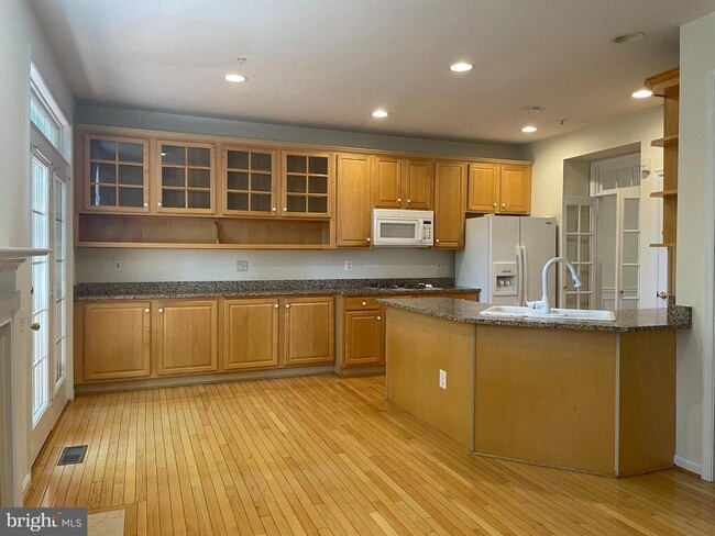 Building Photo - 6130 Stonehenge Pl