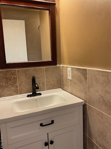 Building Photo - 430 Somerset Dr