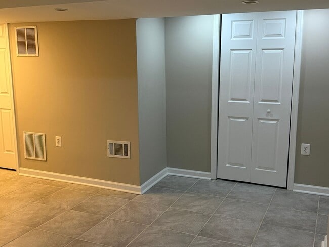 Building Photo - Stunning Home, Great Location, and More!