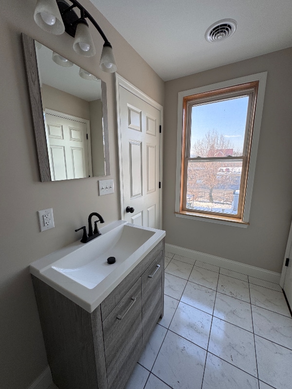 Building Photo - 213 W Court St