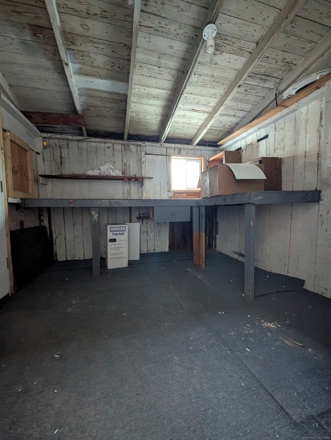 Building Photo - 86 Main St