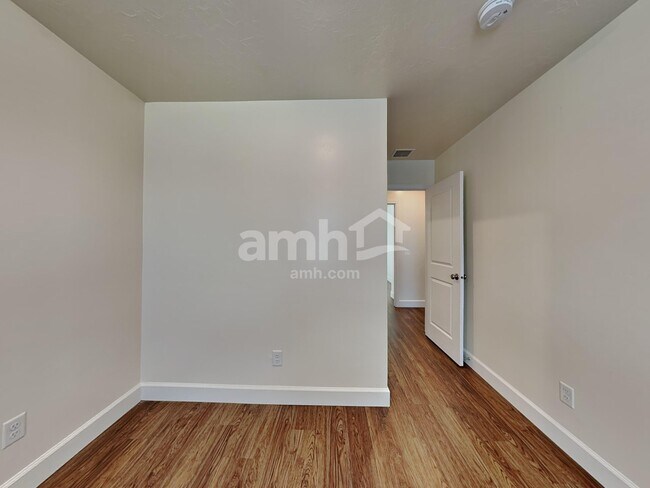 Building Photo - 825 W Grover Ct