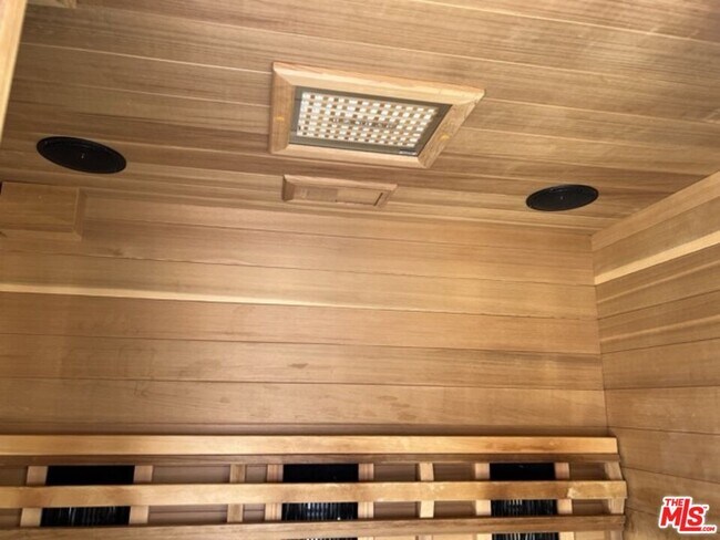 Building Photo - 729 Kenmore Cir