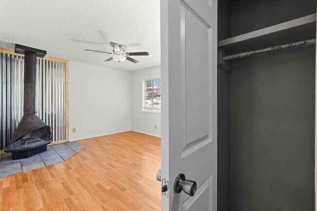 Building Photo - 106 Apache Hills Dr