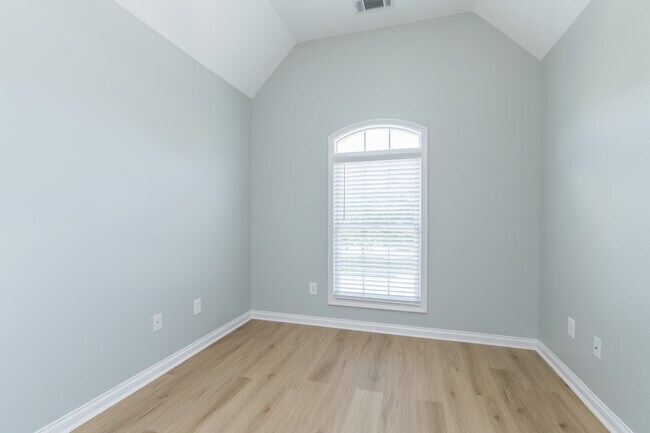 Building Photo - 3056 New River Pl