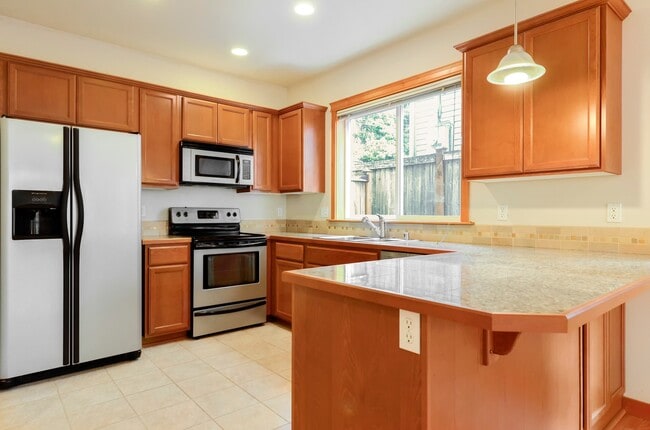 Building Photo - Updated Townhouse Near Fauntleroy Park with Private Suites and Parking