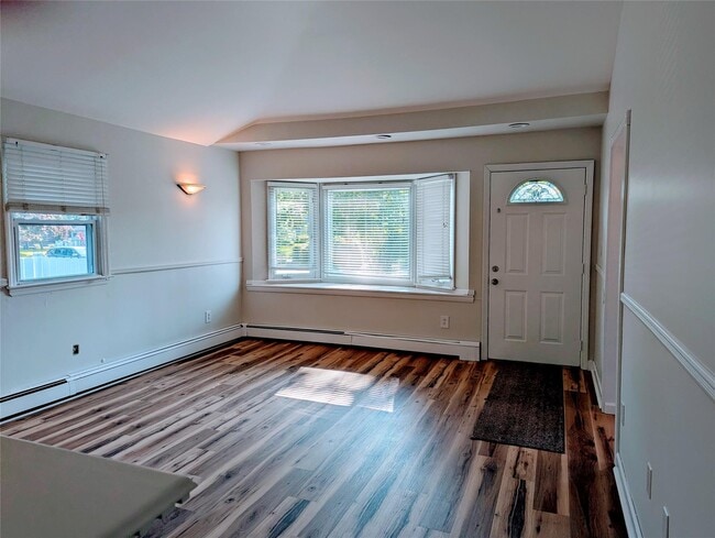 Building Photo - 139 Pine Neck Ave