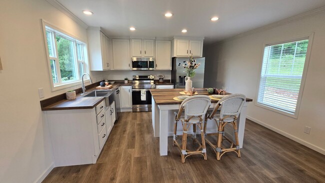 Building Photo - 557 Monteith Branch Rd