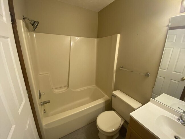 Building Photo - 3 Bedroom Duplex