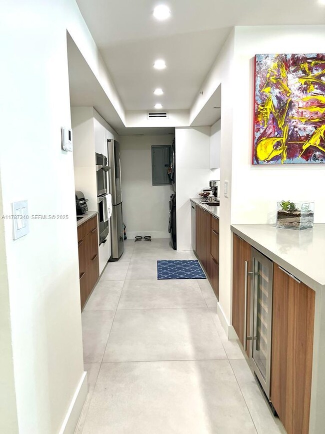 Building Photo - 6917 Collins Ave