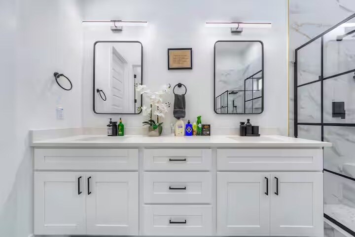 primary bathroom - 2802 Campbell St