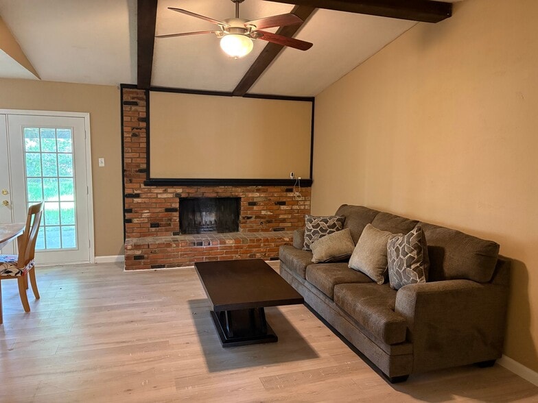 Building Photo - 724 Melinda Dr