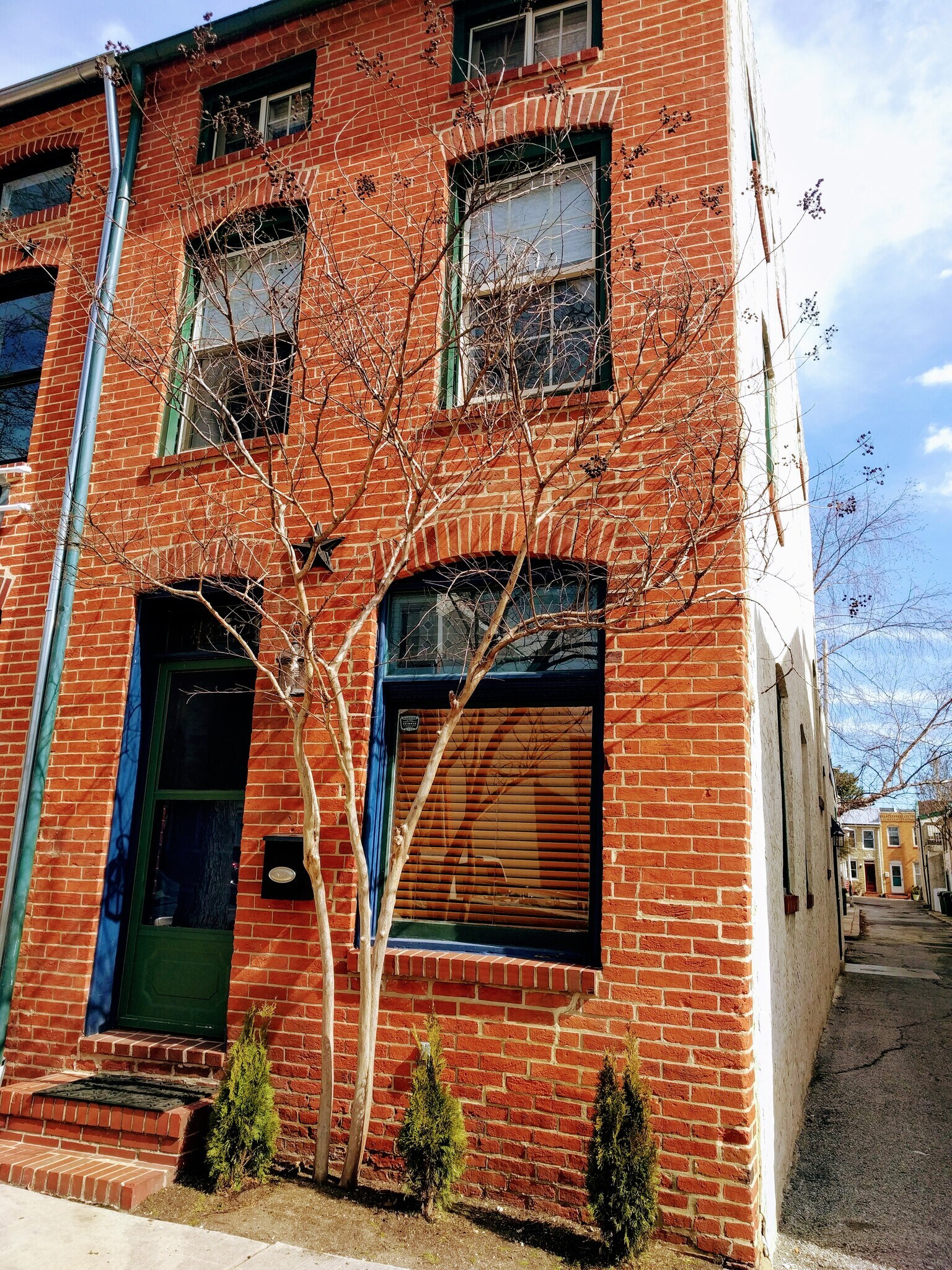 Building Photo - 317 South Washington Street