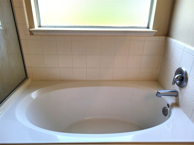 Building Photo - 6042 Starbrook Creek Dr