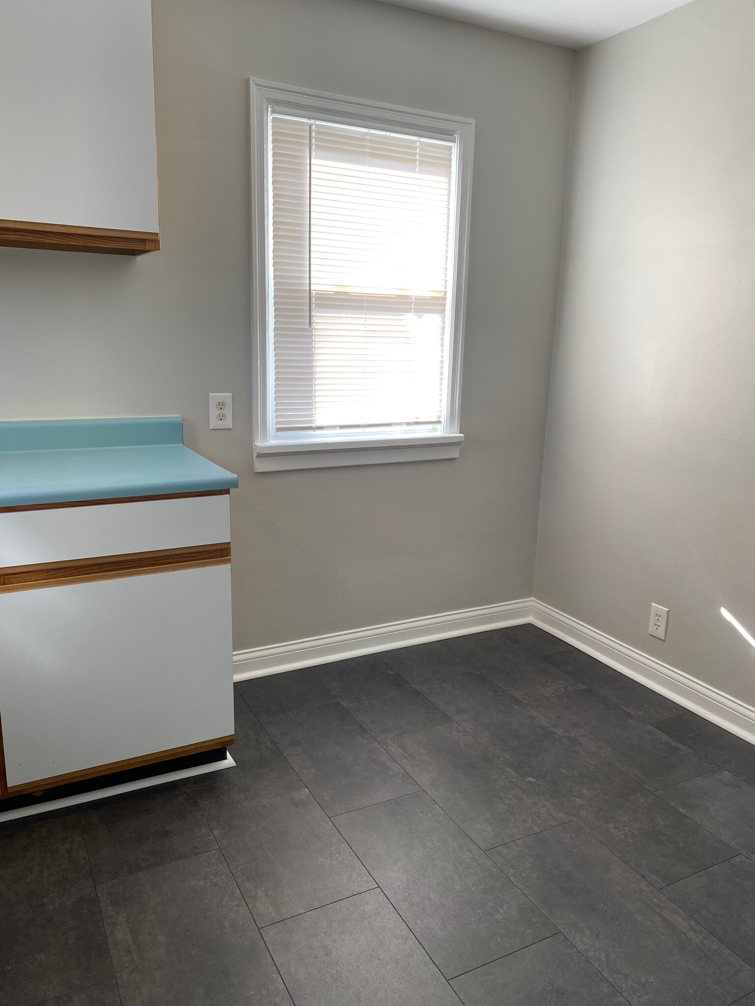 Building Photo - 5626 Leumas Rd