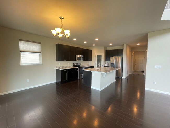 Building Photo - Luxurious 3 Bedroom 2.5 Bathroom House in ...