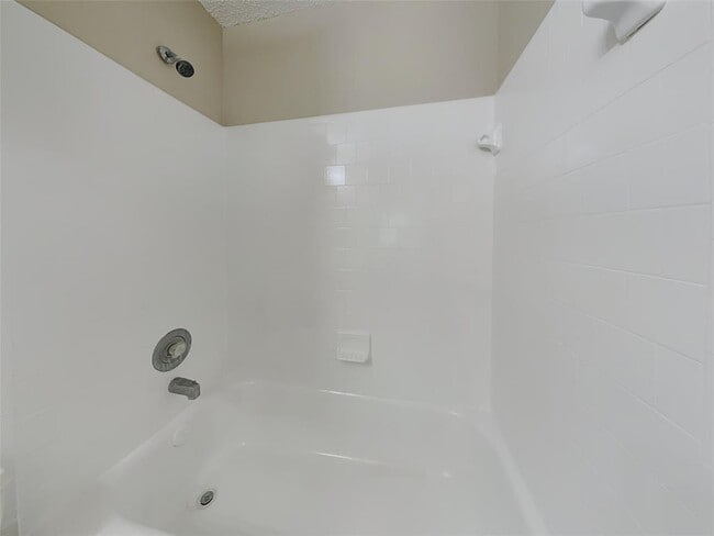 Building Photo - 8527 Woodland Willows Dr