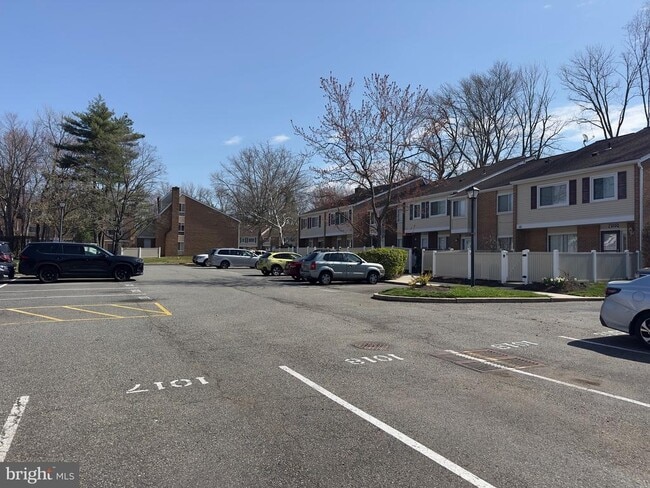 Building Photo - 1017 Oaklyn Ct