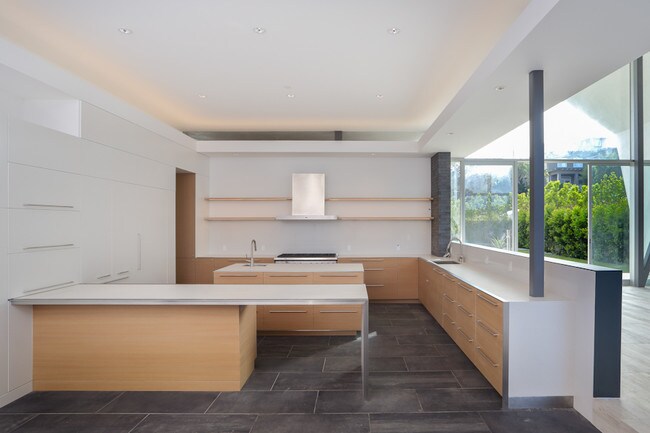 Building Photo - 3660 Inglewood Blvd