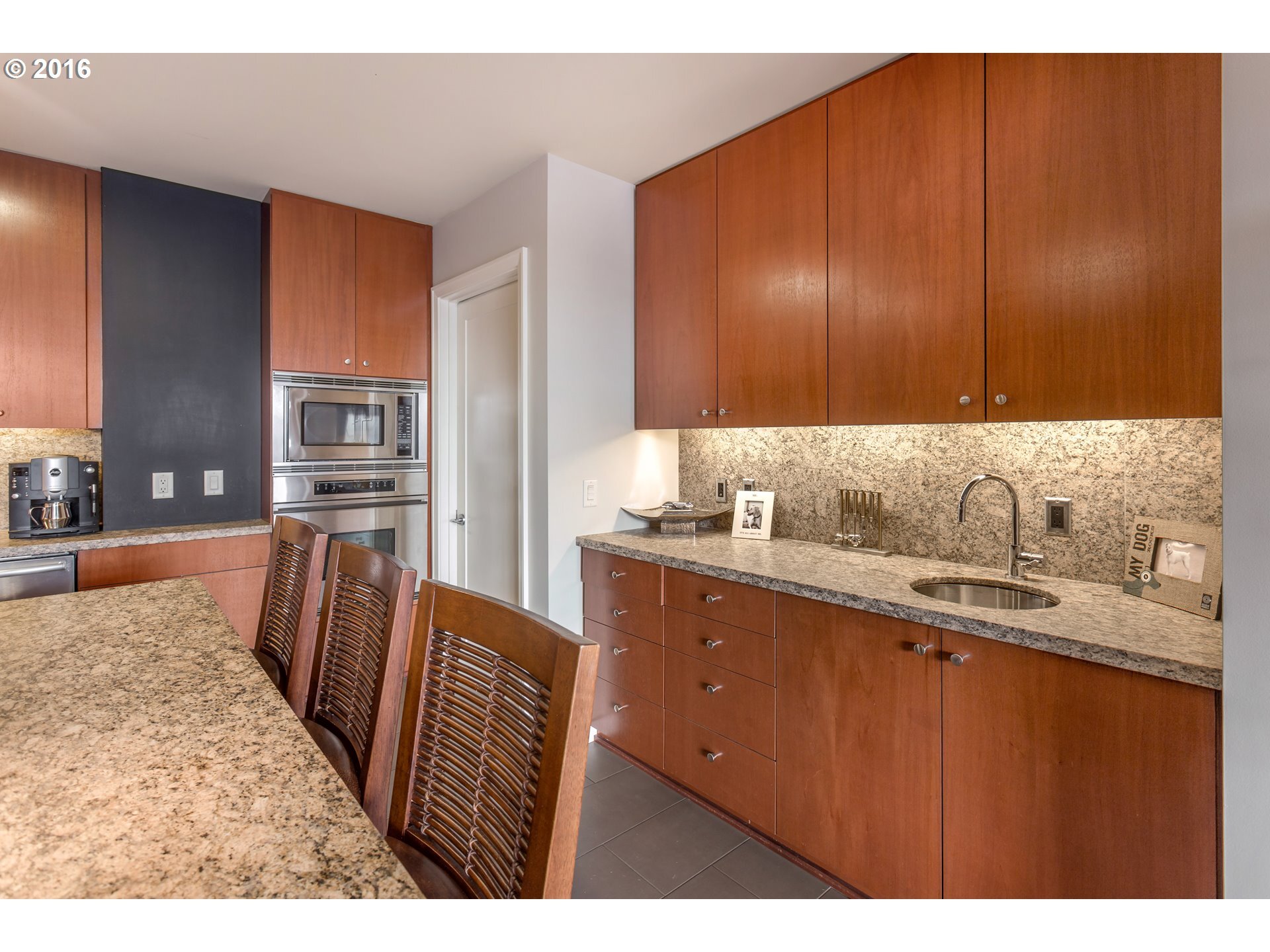 Building Photo - 1025 NW Couch St