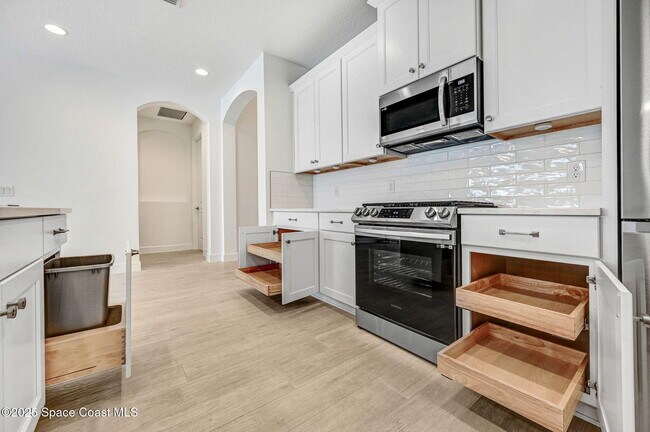 Building Photo - 8614 Catalissa Ave