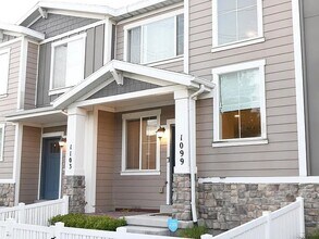 Building Photo - 1099 Emerald Pools Ln