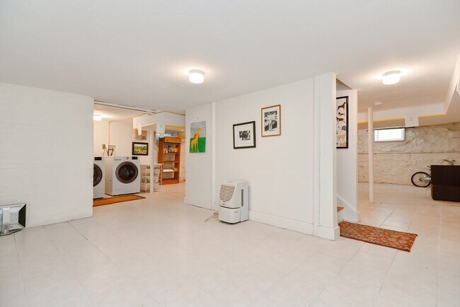 Building Photo - 3 Forest St