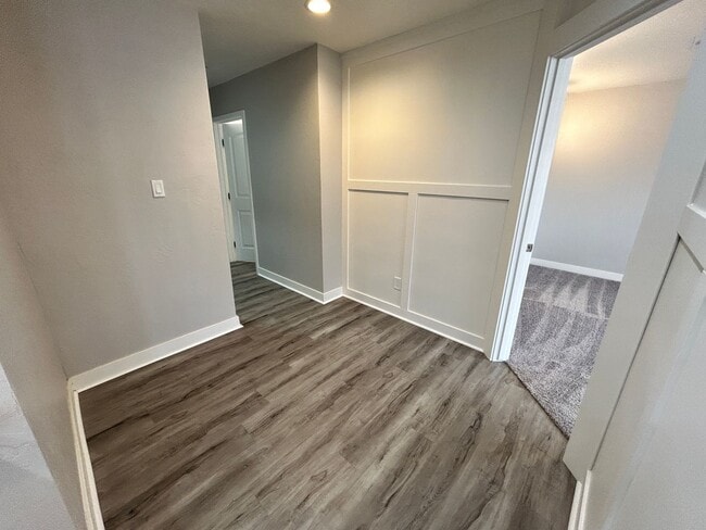Building Photo - Heavily Upgraded N. Phx 4/2 w/Pool + 1 Car...