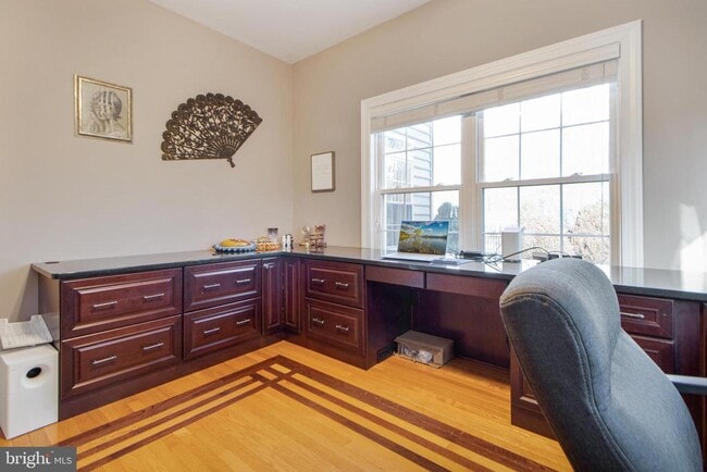 Building Photo - 7420 Mayflower Ct