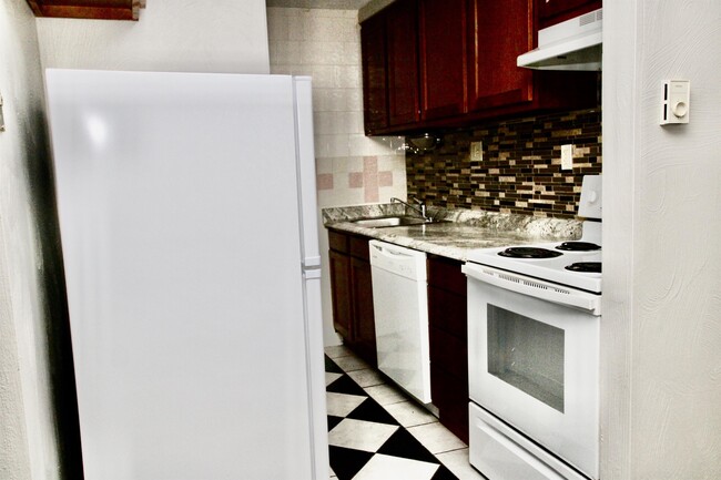 Building Photo - 204 Oak Manor Pl