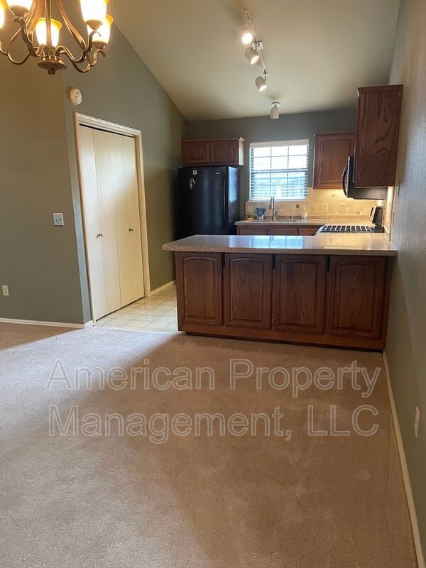 Building Photo - 8841 S Canton Pl