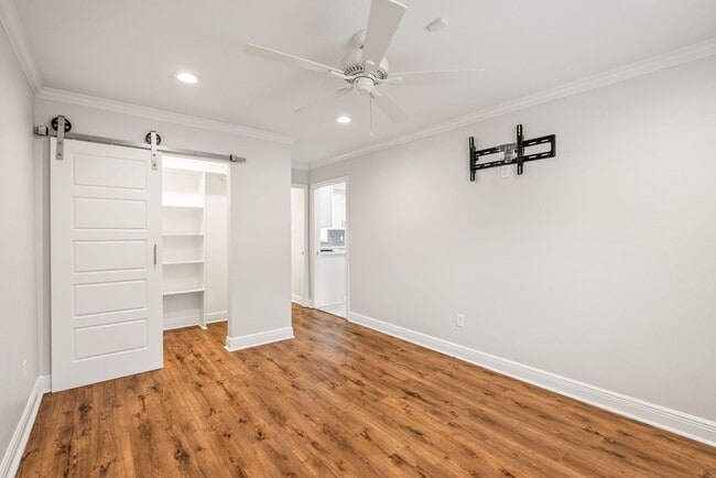 Building Photo - 2420 Durwood-