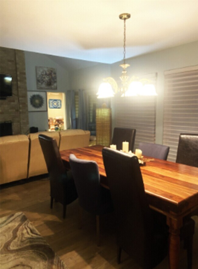 Building Photo - 179 Old Bridge Lake St