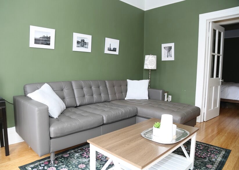 Large Living Room - 748 Kansas St