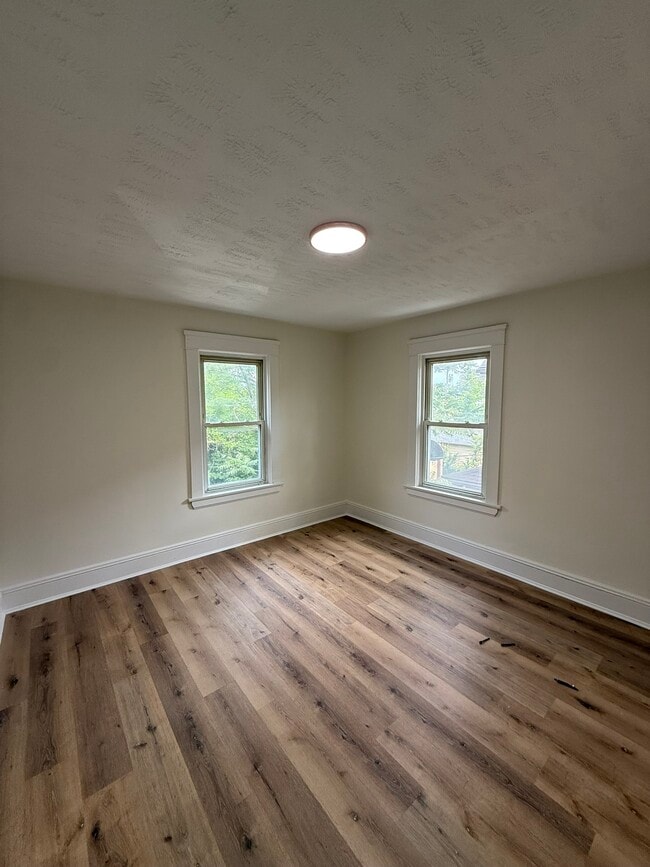 Building Photo - 3461 W 129th St