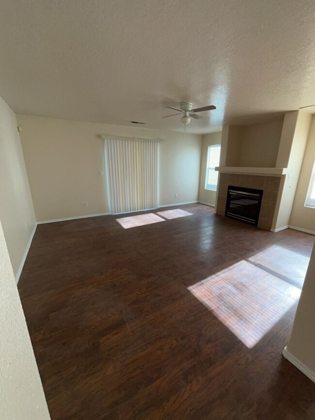 Building Photo - Three Bedroom, two Bath single-story home.