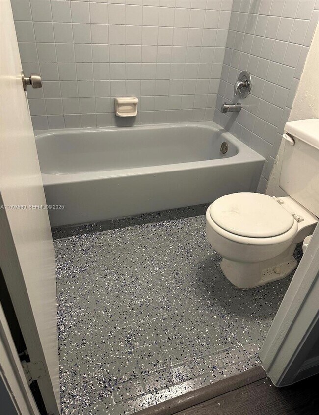 Building Photo - 855 NE 209th St