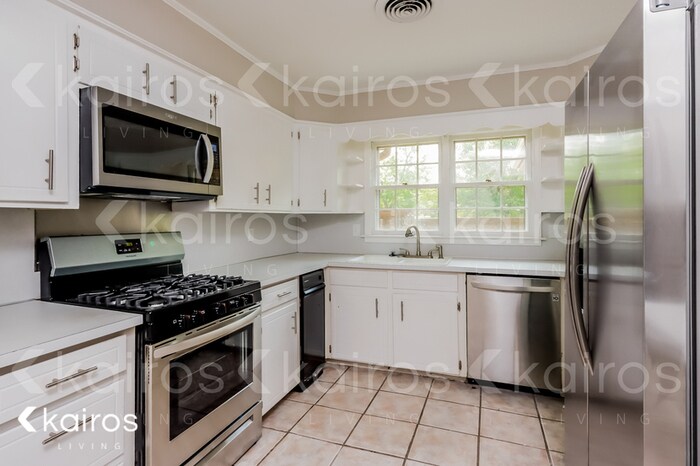 Building Photo - 201 Arrowhead Dr