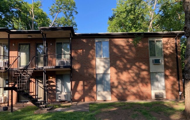 Building Photo - 2601 Hillsboro Pike