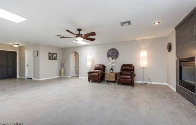 Building Photo - Beautiful Remodeled Home—-Will go fast!!!