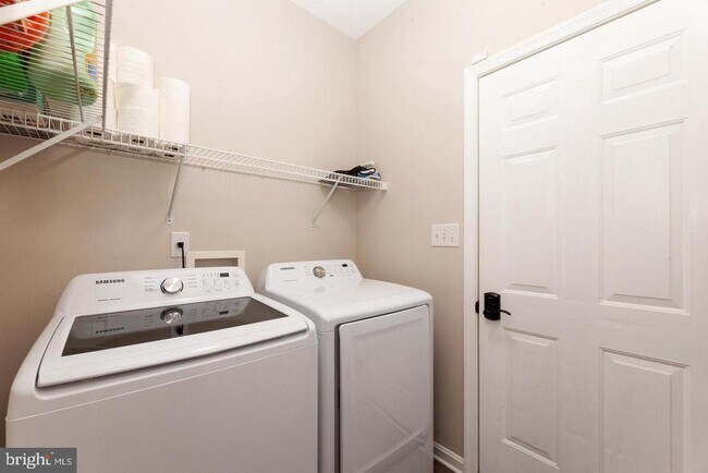 Building Photo - 1011 Martin Dr